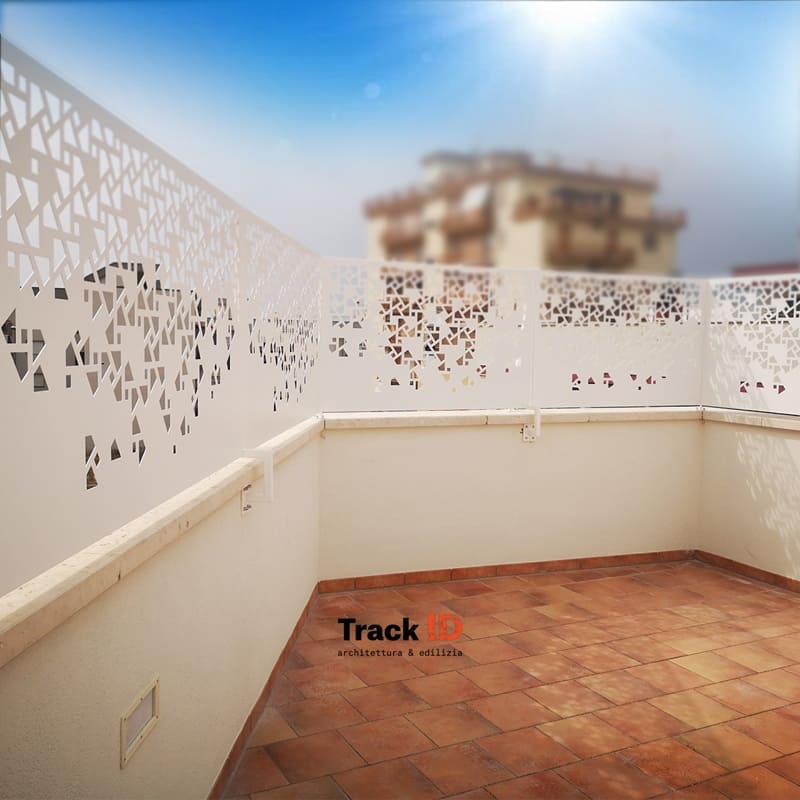 Recinzione metallica lamiere forate design architettonico